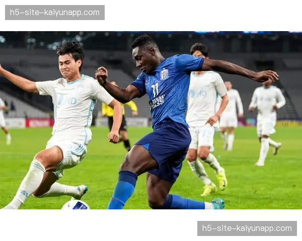 申花门将薛庆浩扑救脱手，基莱斯补射再度将比分超出