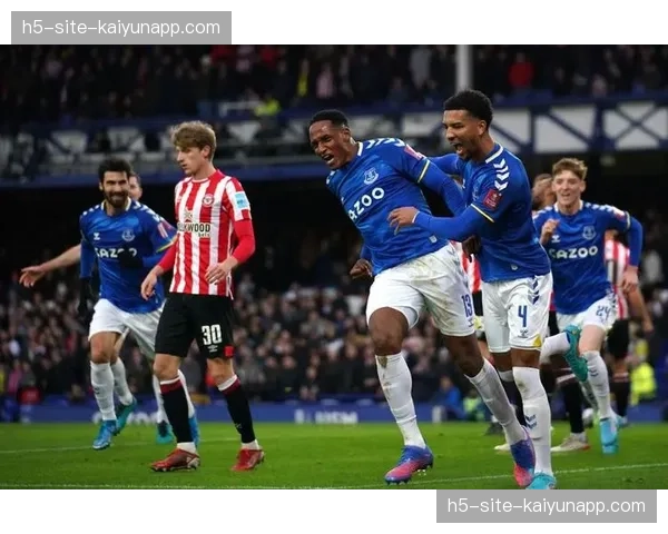 埃弗顿补时绝平布伦特福德，霍尔小角度抽射挽救宝贵一分